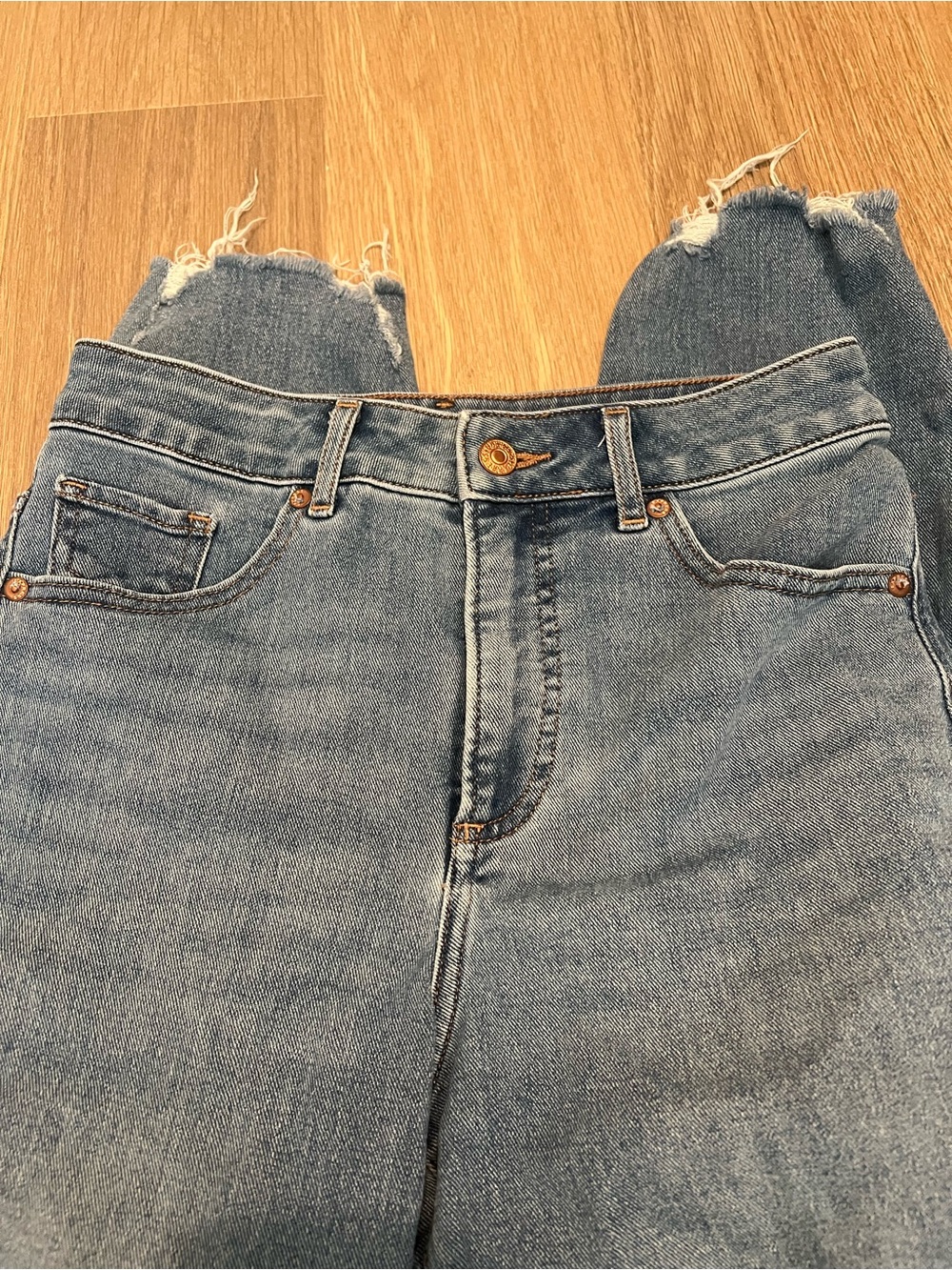 Express High-Rise Light Blue Distressed Hem Jeans/ CURVY SLIM 2S PERFECT BLUE